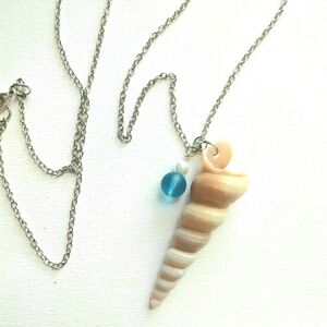 Elegant Shell Pendant Necklace
